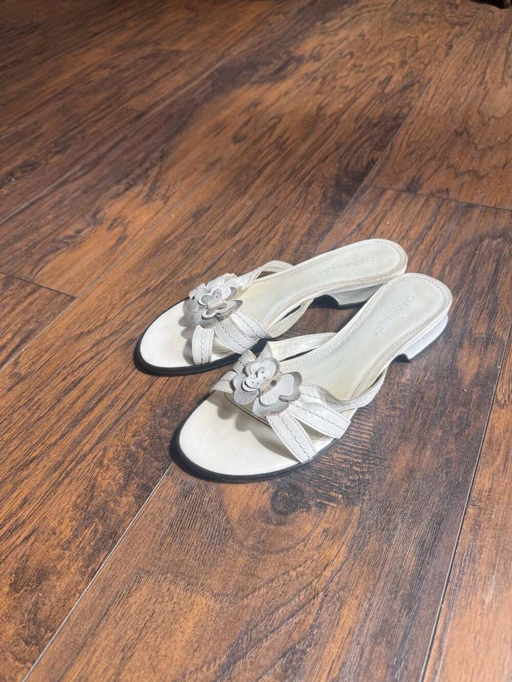 Danelle White Floral Embellished Low Heel Slide Sandals Size 8.5M